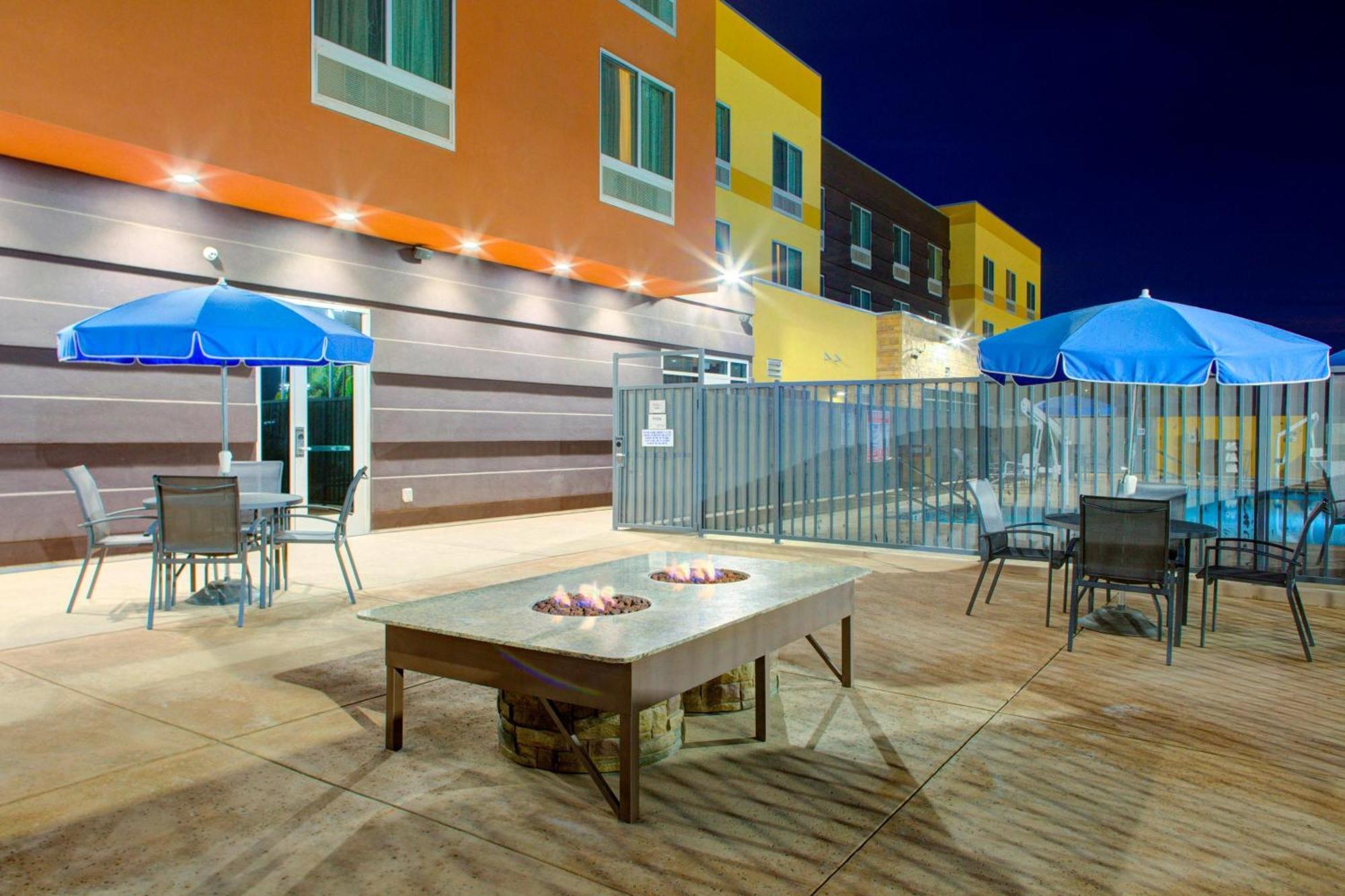 Fairfield Inn & Suites By Marriott Bakersfield North/Airport מראה חיצוני תמונה